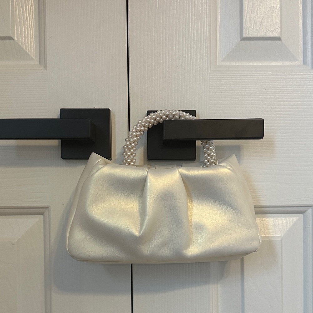 Elegant White Handbag with Pearl Handle